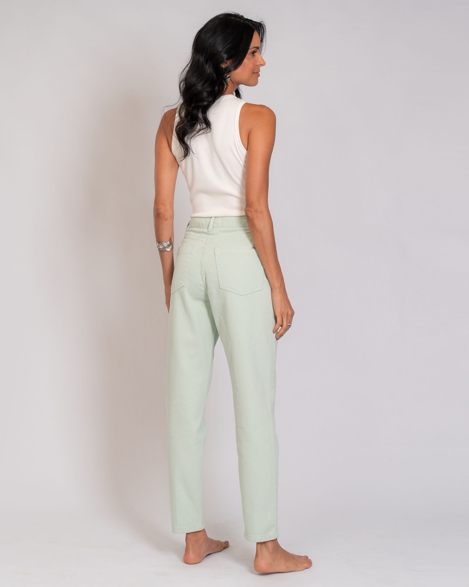 Calça em Sarja com Modelagem Diferenciada