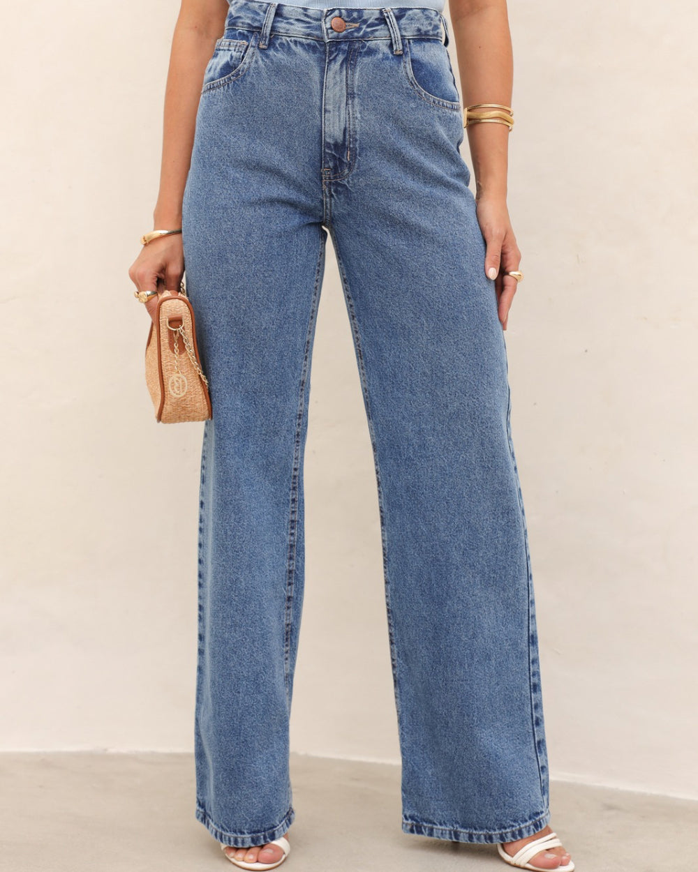 Wide leg media