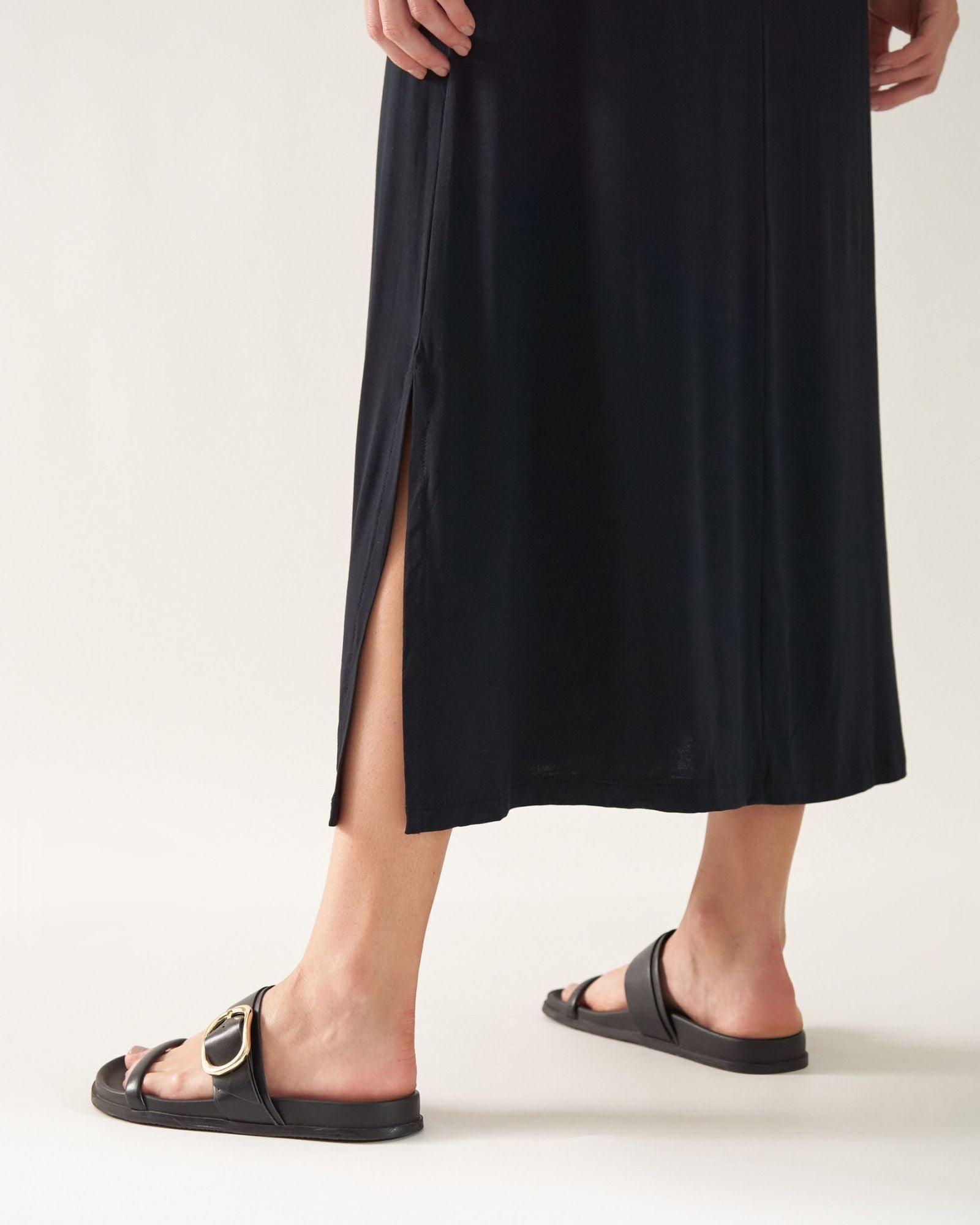 Vestido em Malha Leve com Fenda Lateral