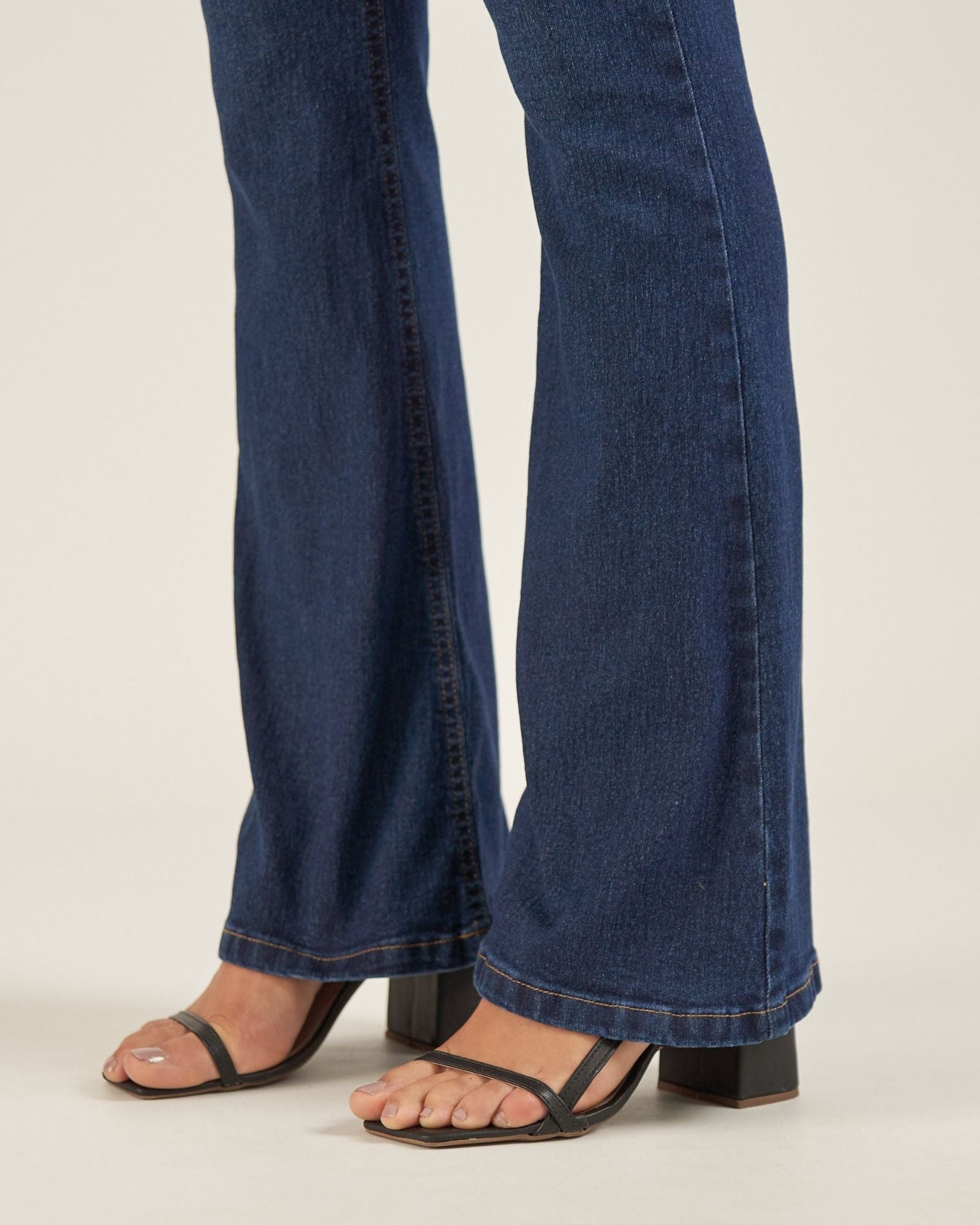 Calça Bootcut Jeans Lavagem Escura
