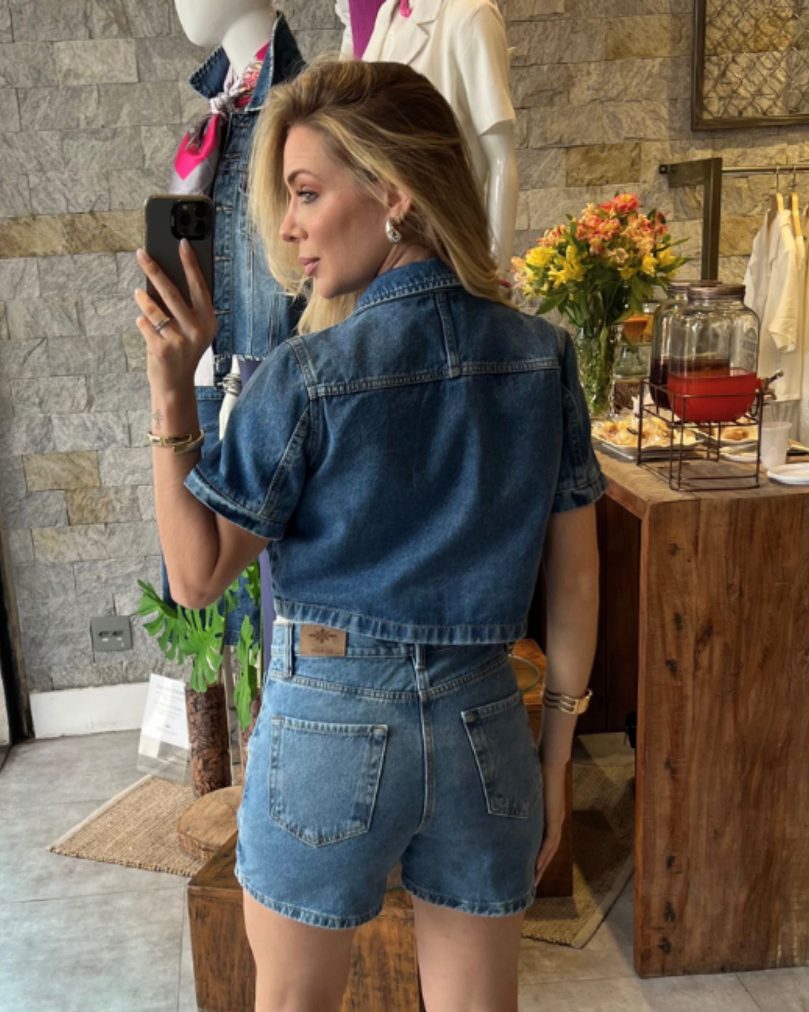 Jaqueta Jeans Cropped Manga Curta
