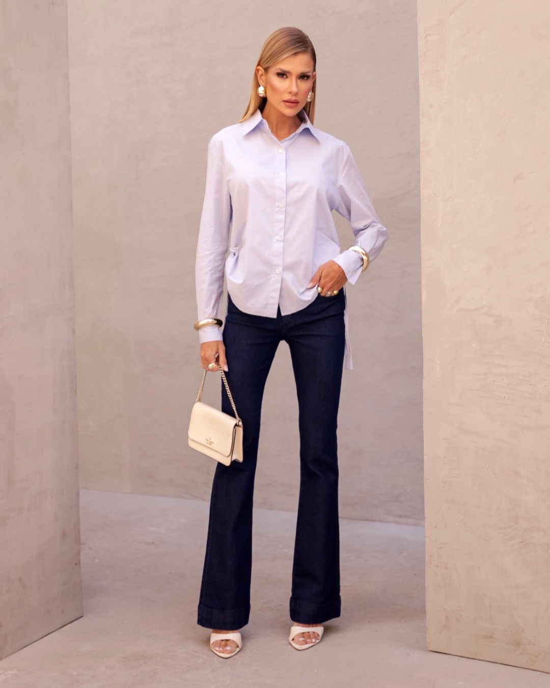 Calça flare escura