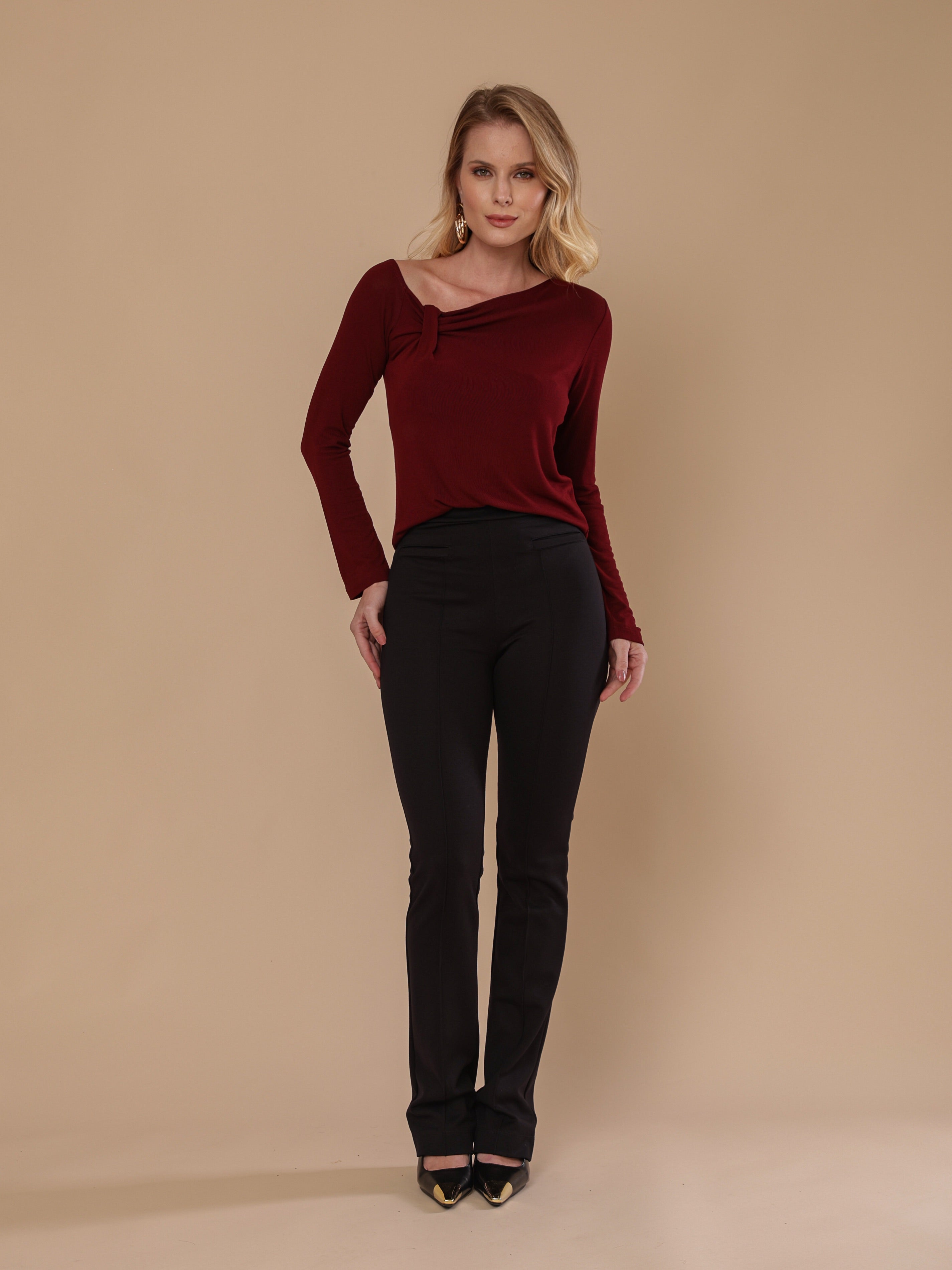 Blusa manga longa com detalhe no ombro