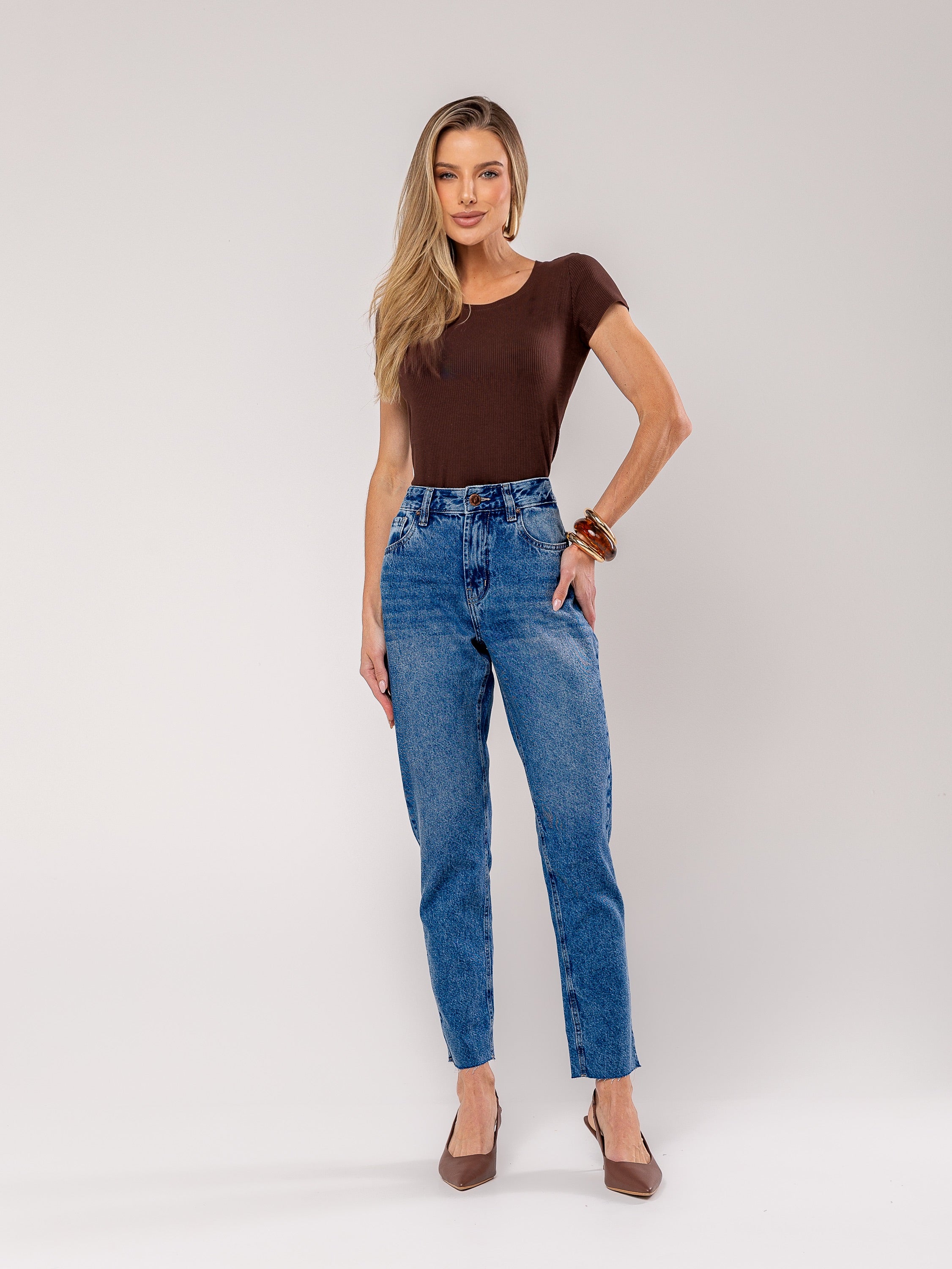 Calça Mom jeans barra a fio