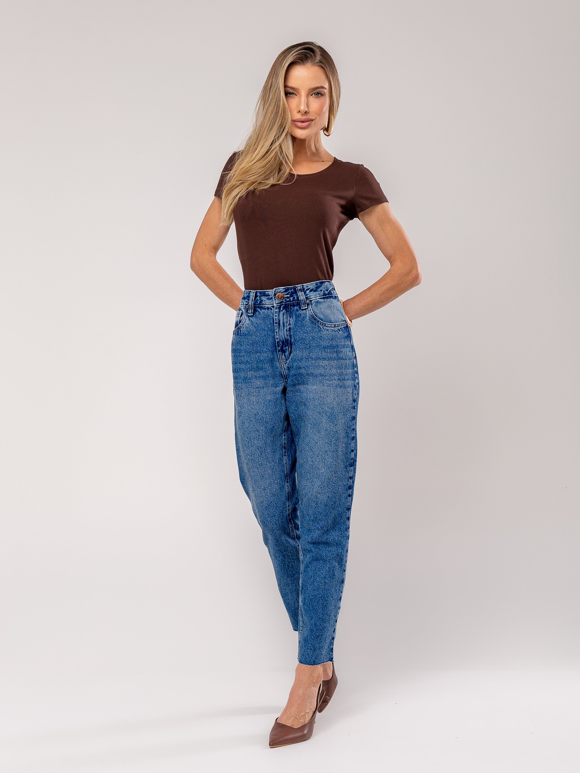 Calça Mom jeans barra a fio