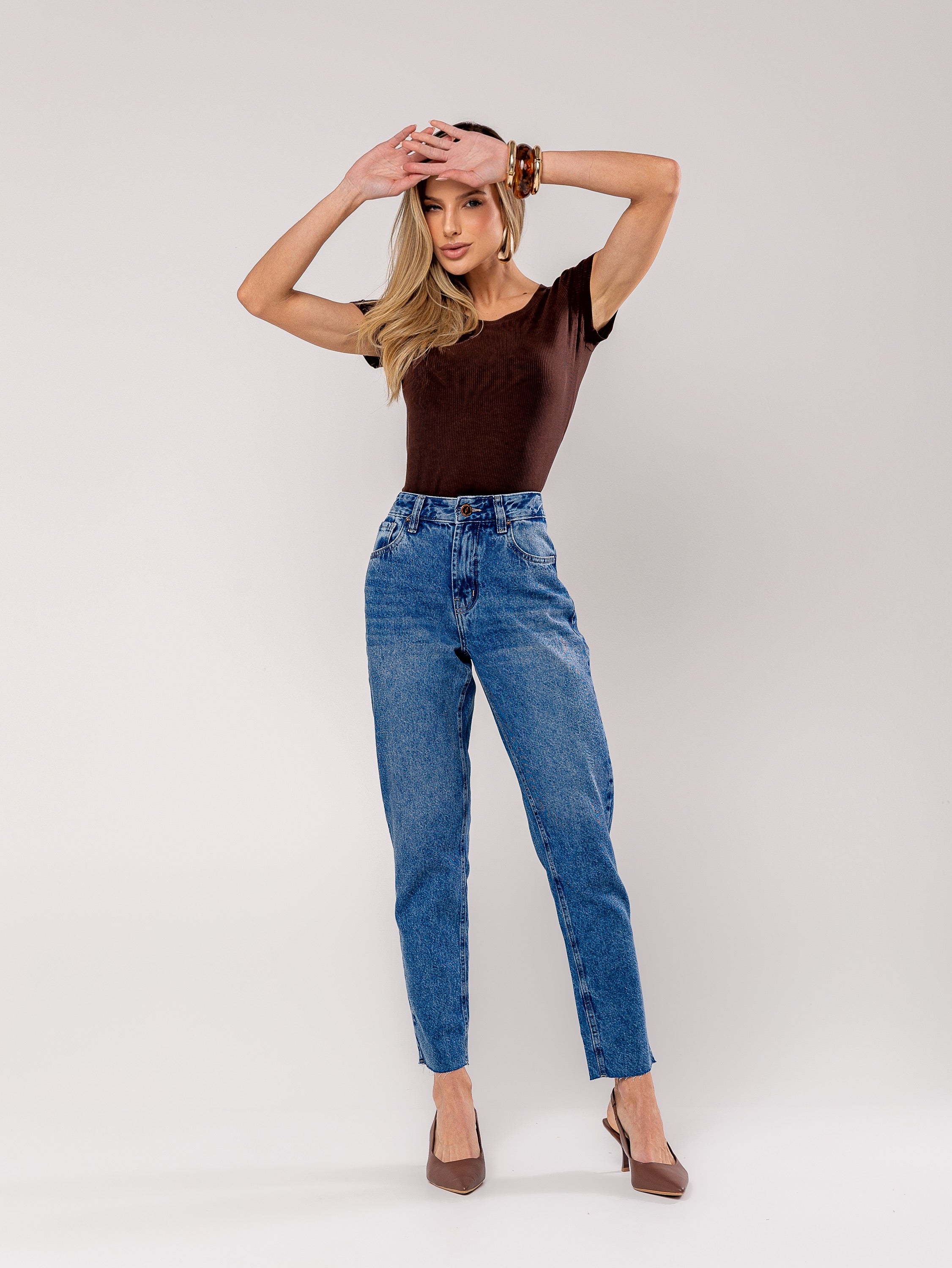Calça Mom jeans barra a fio