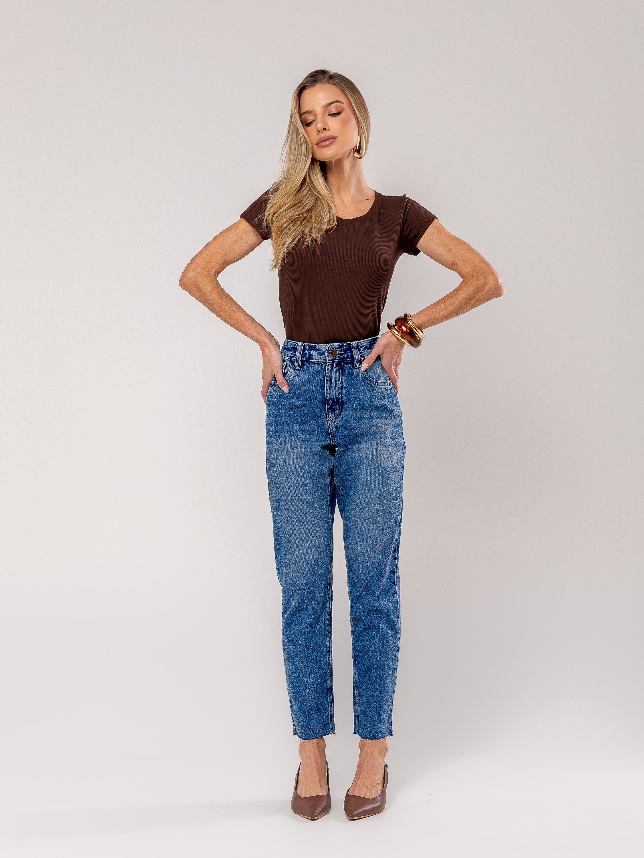 Calça Mom jeans barra a fio