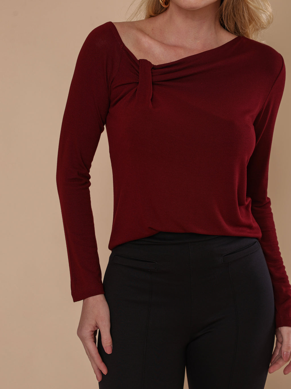 Blusa manga longa com detalhe no ombro