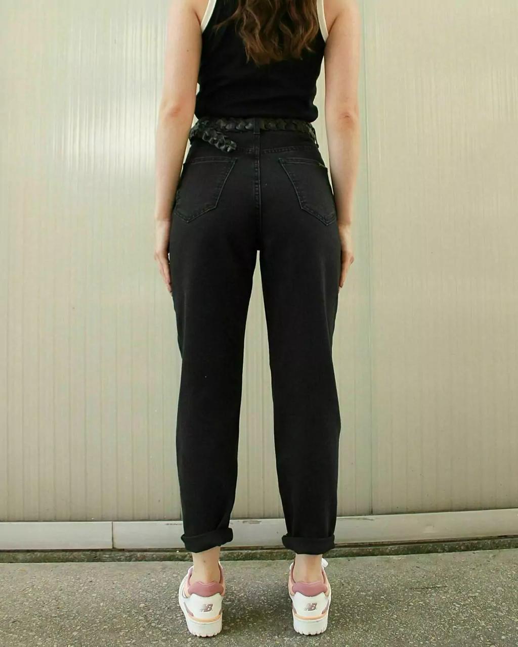 Mom black