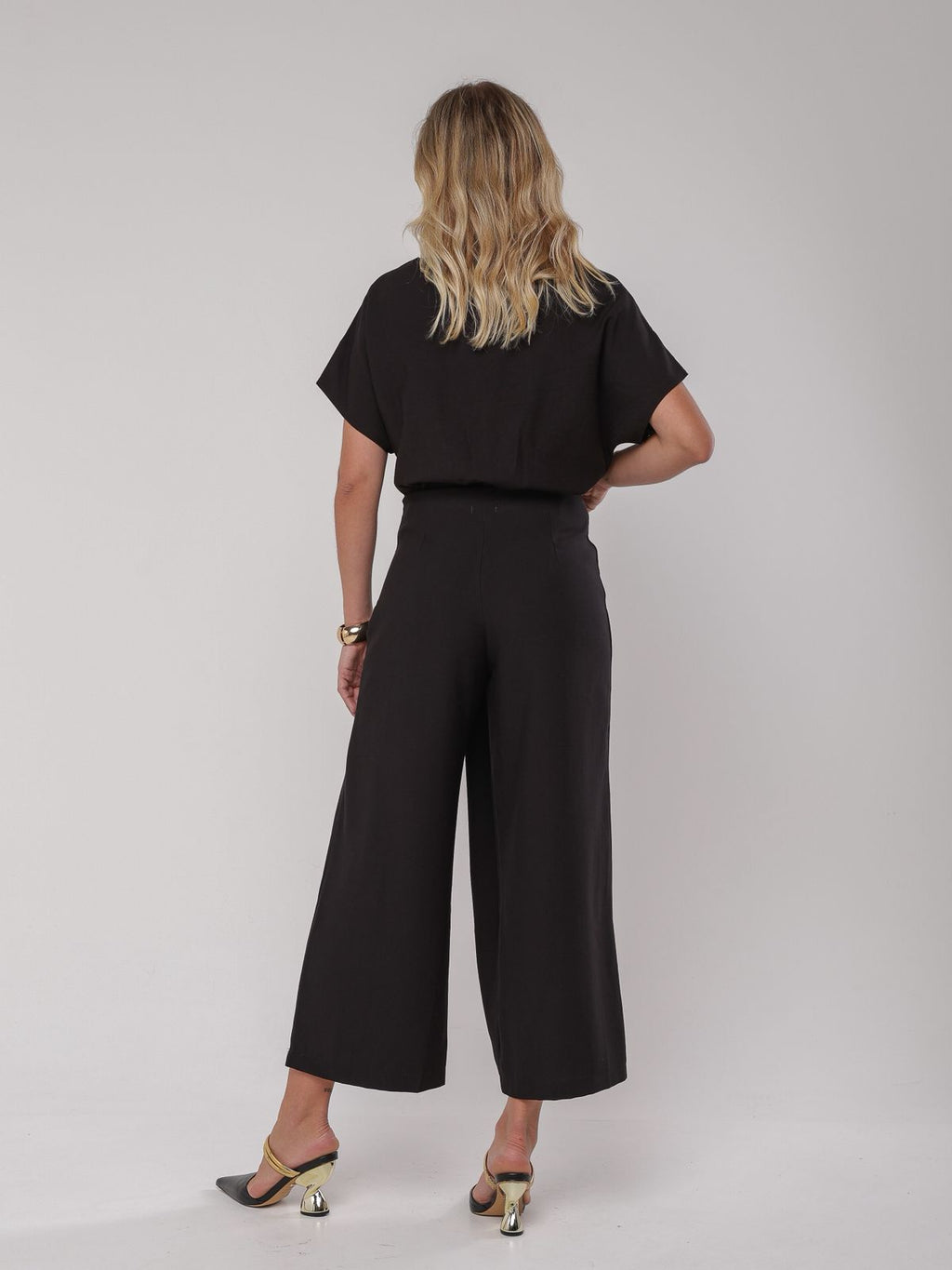 Saia calça fivela dourada