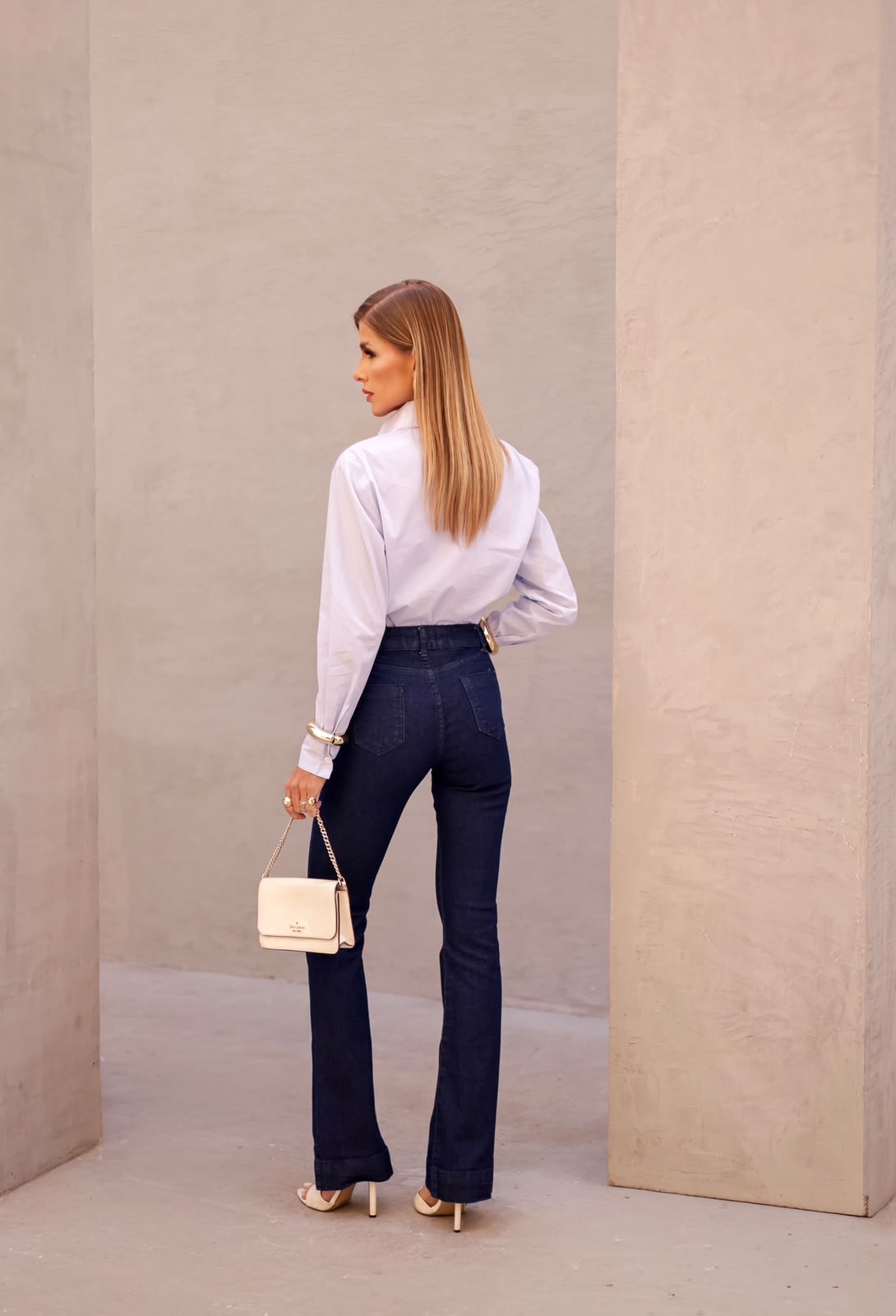 Calça flare escura