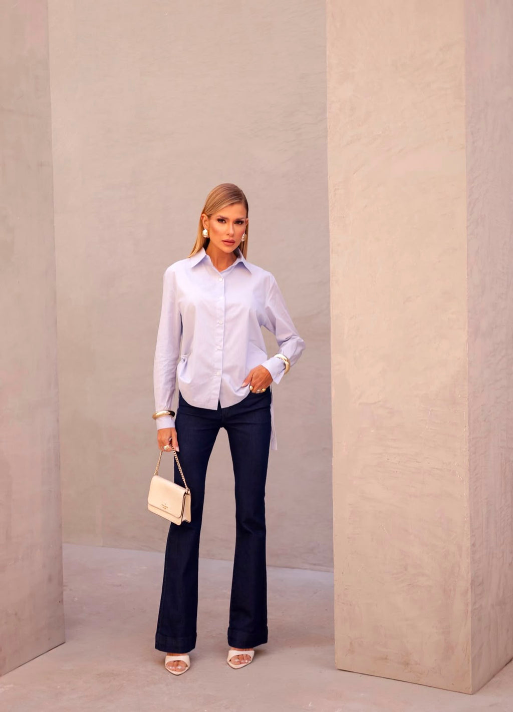 Calça flare escura