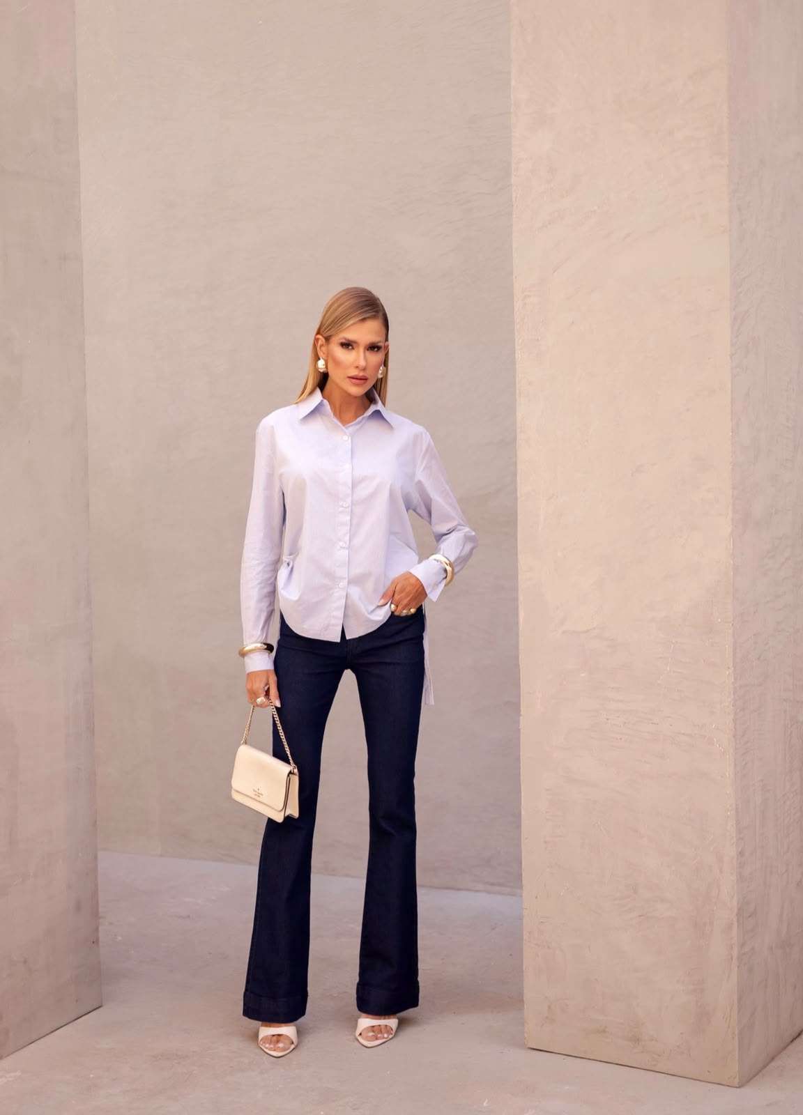 Calça flare escura