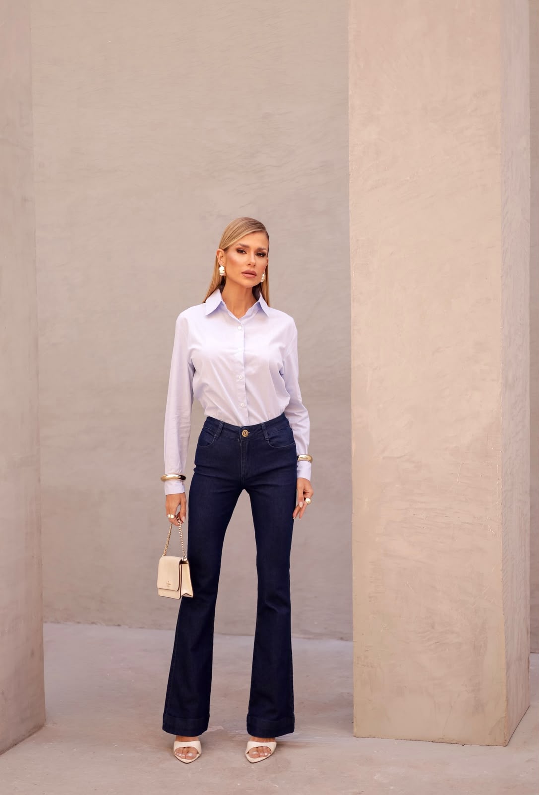 Calça flare escura