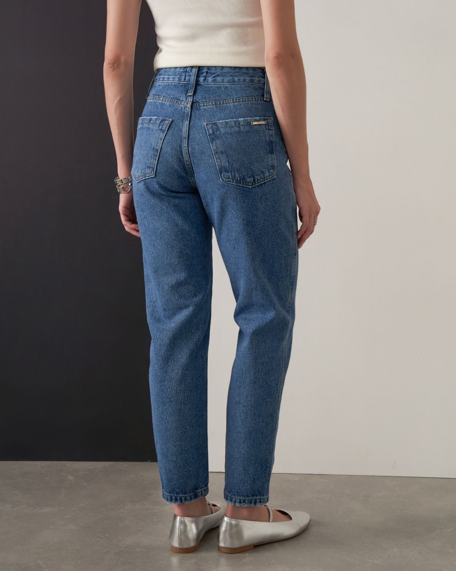 Calça Mom Jeans com Strass