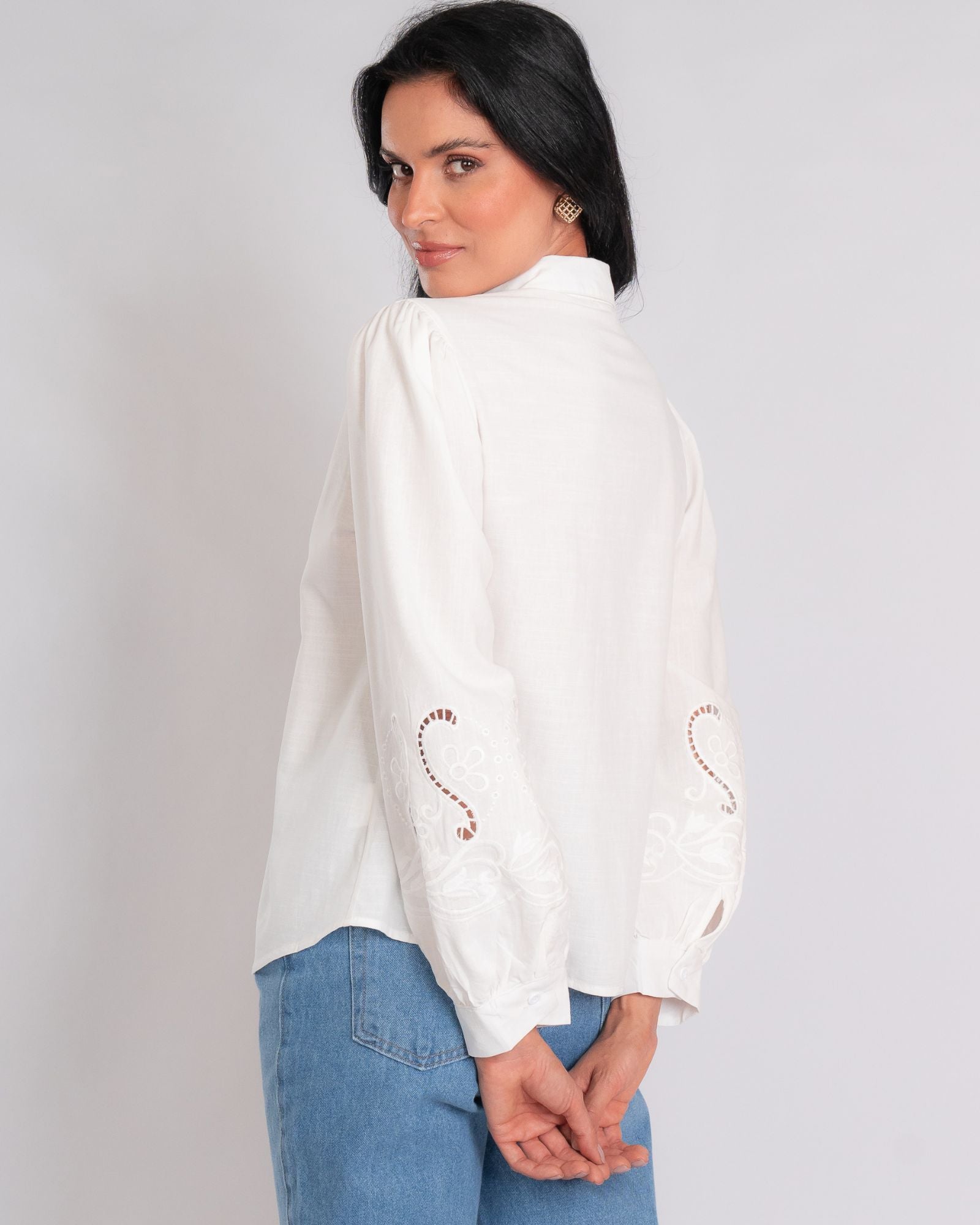 Camisa Tricoline com Manga Longa Bordada