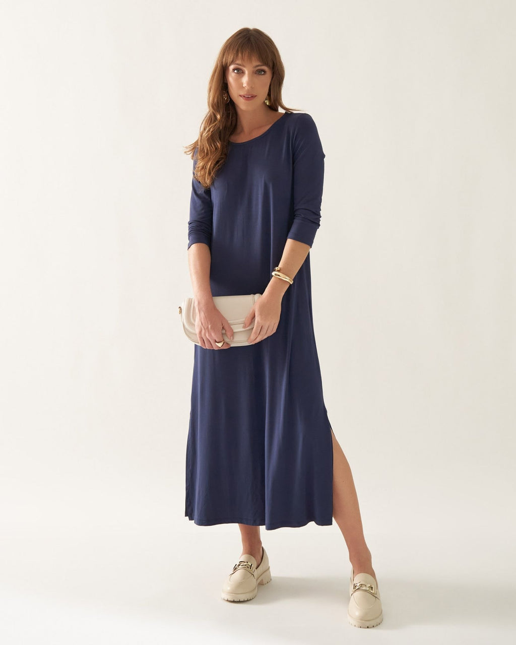 Vestido em Malha Leve com Fenda Lateral