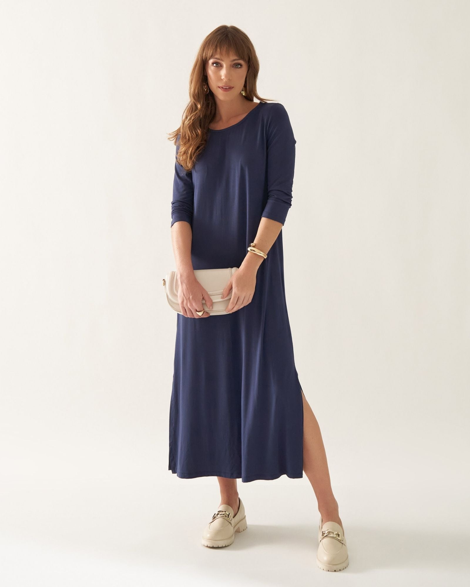 Vestido em Malha Leve com Fenda Lateral