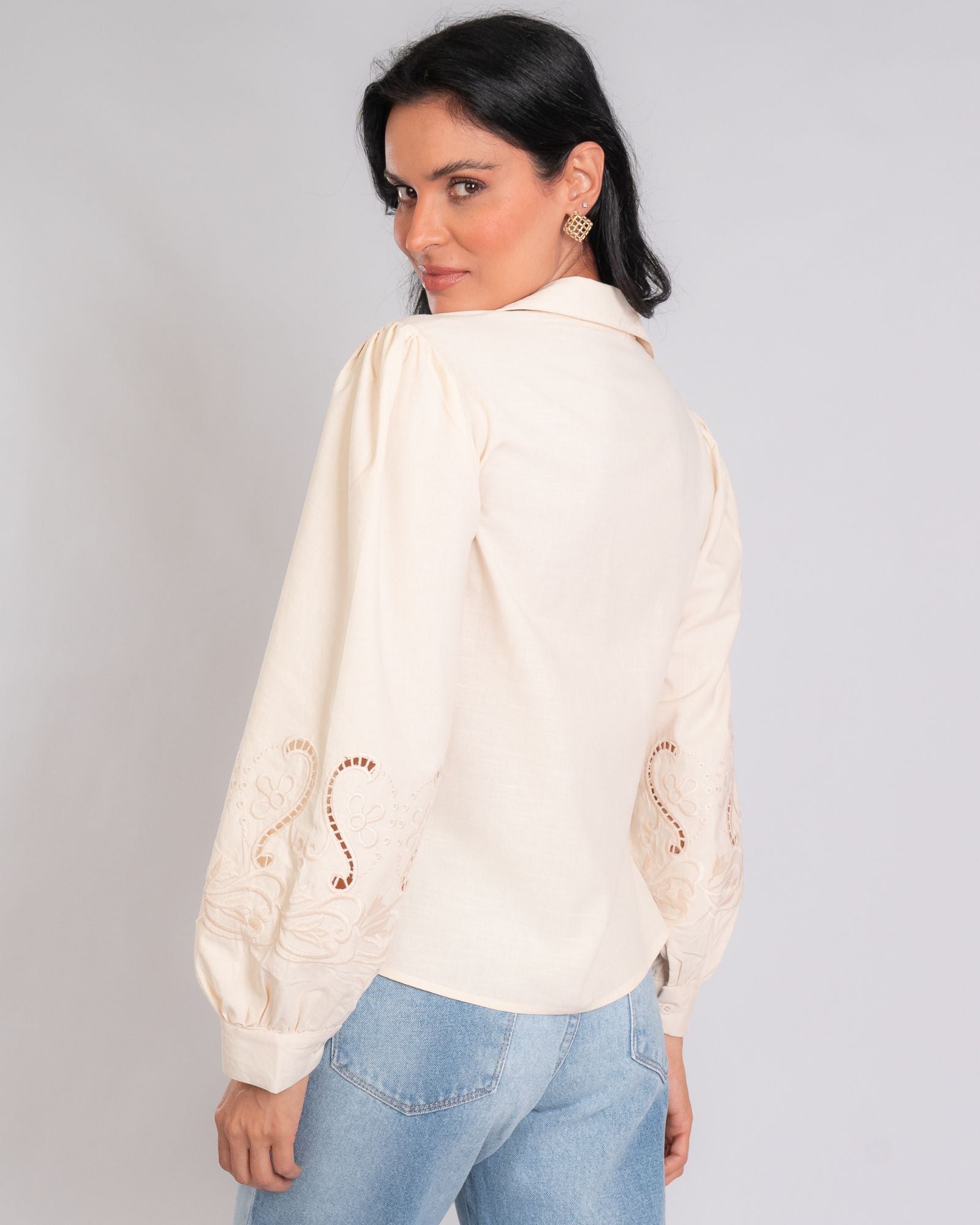 Camisa Tricoline com Manga Longa Bordada