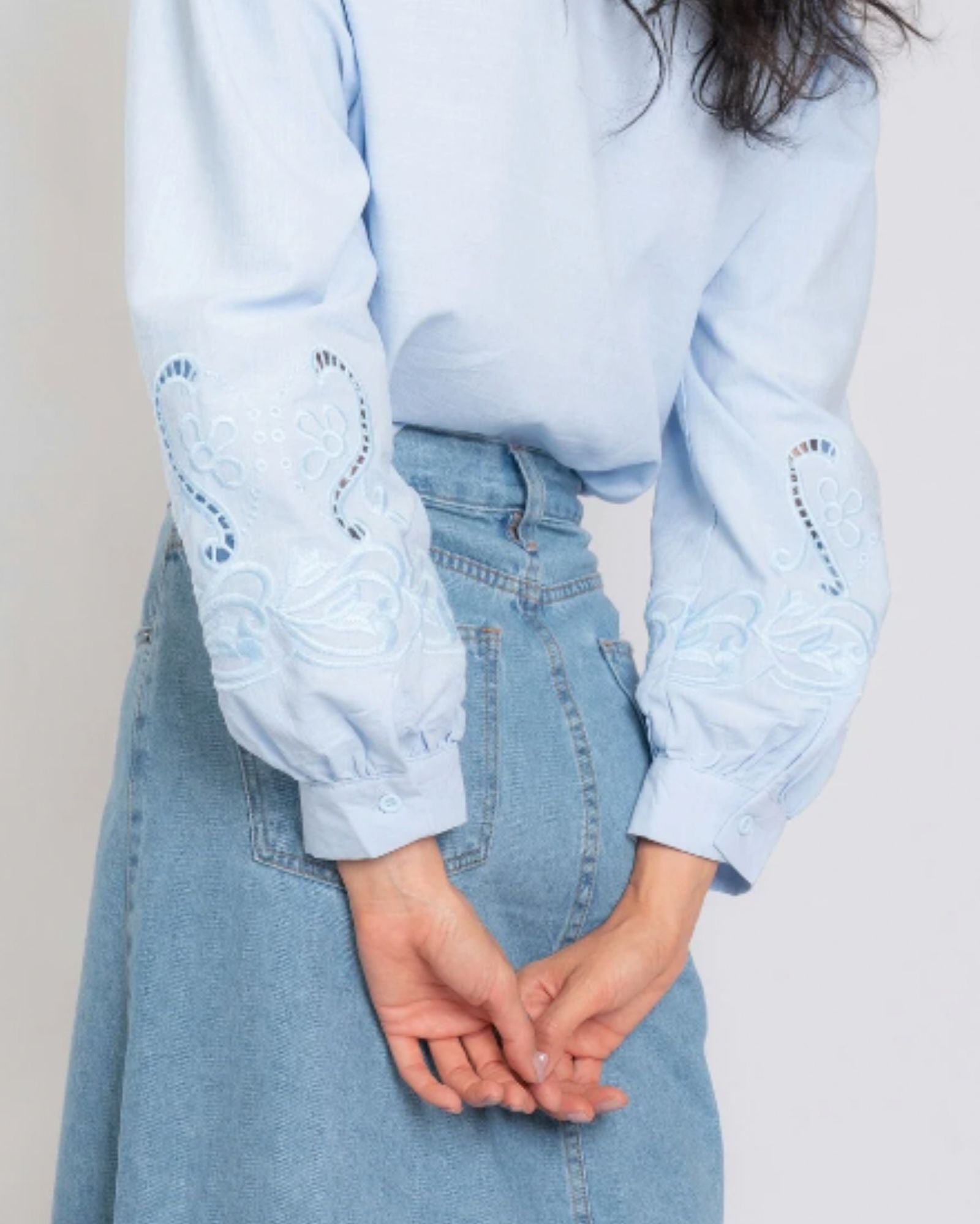 Camisa Tricoline com Manga Longa Bordada