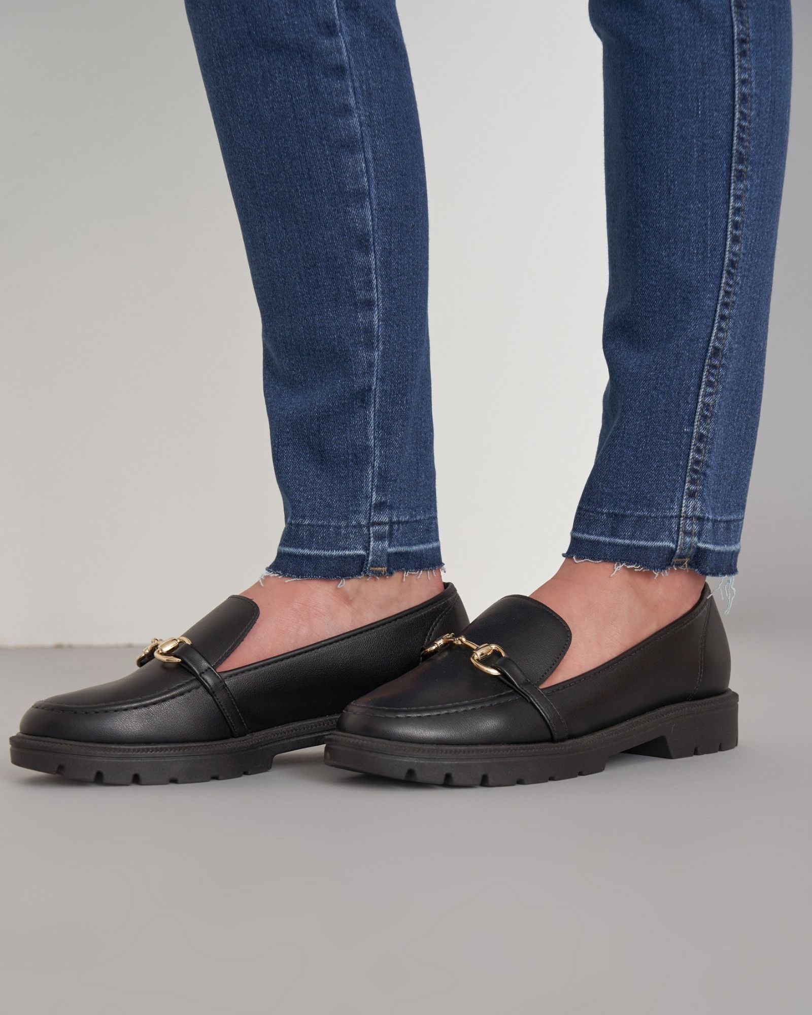 Calça Skinny Jeans com Barra Desfeita