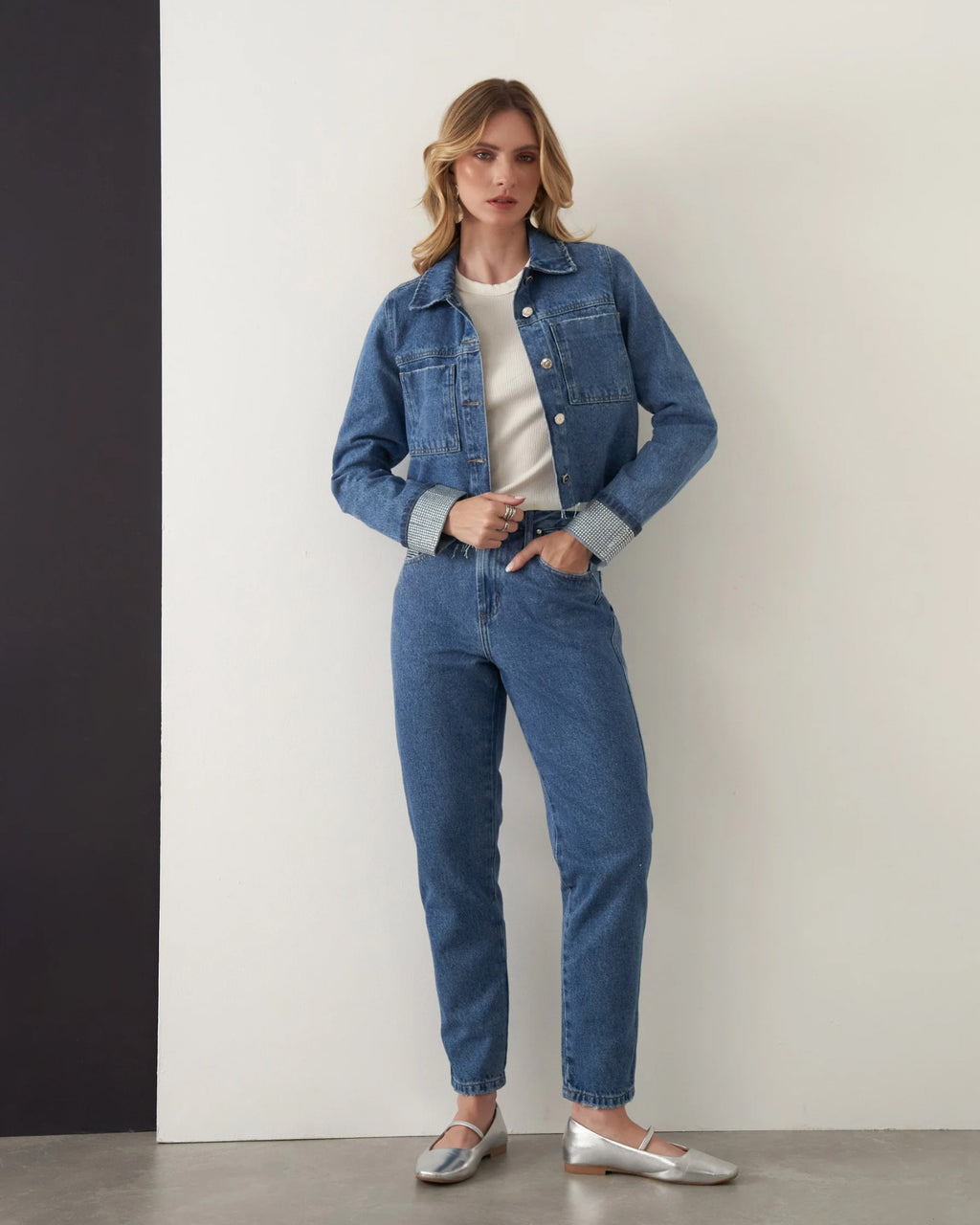 Calça Mom Jeans com Strass