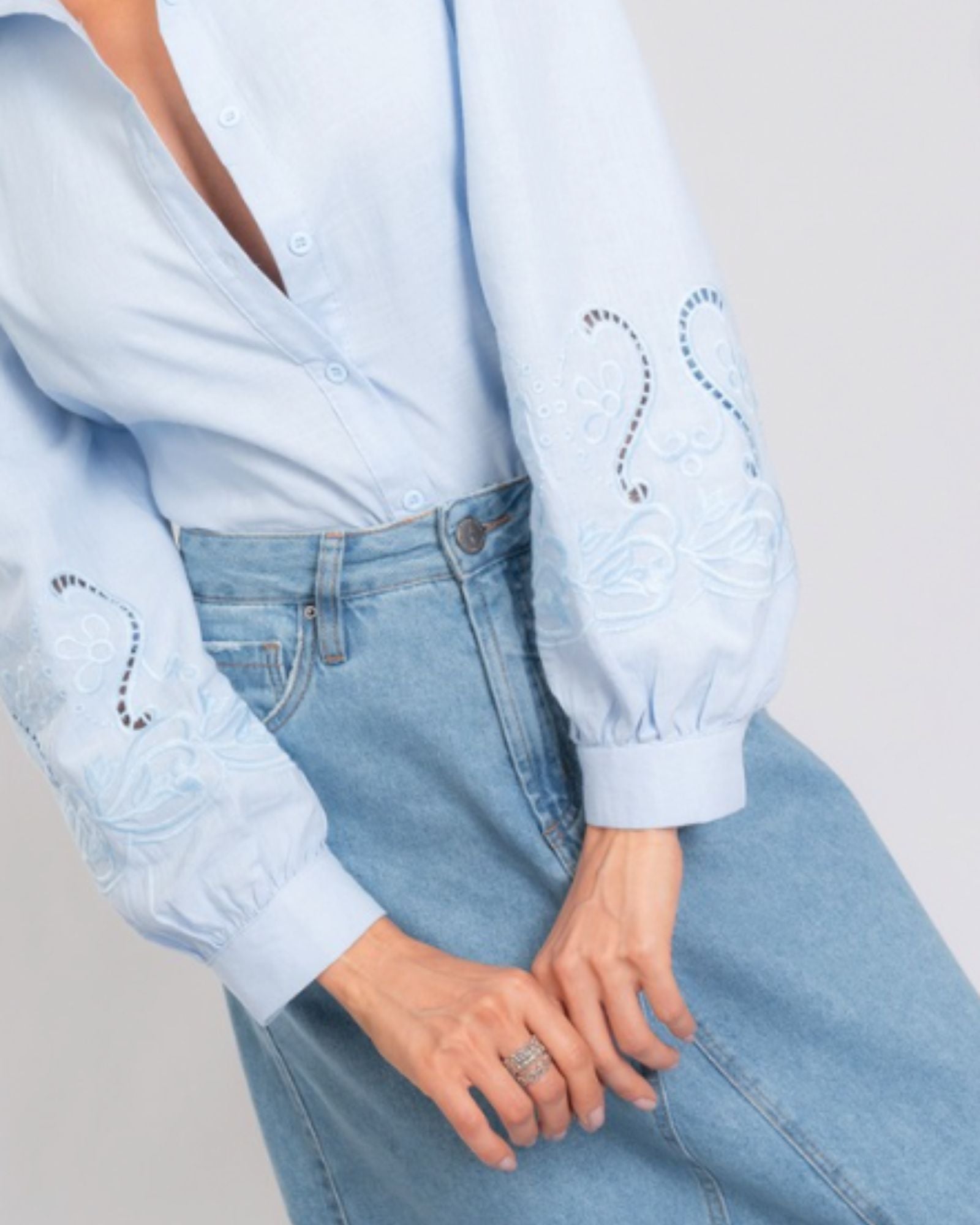 Camisa Tricoline com Manga Longa Bordada