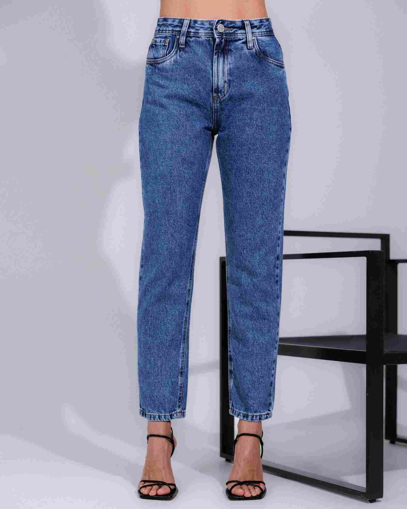 Calça Mom Jeans com Pesponto Duplo