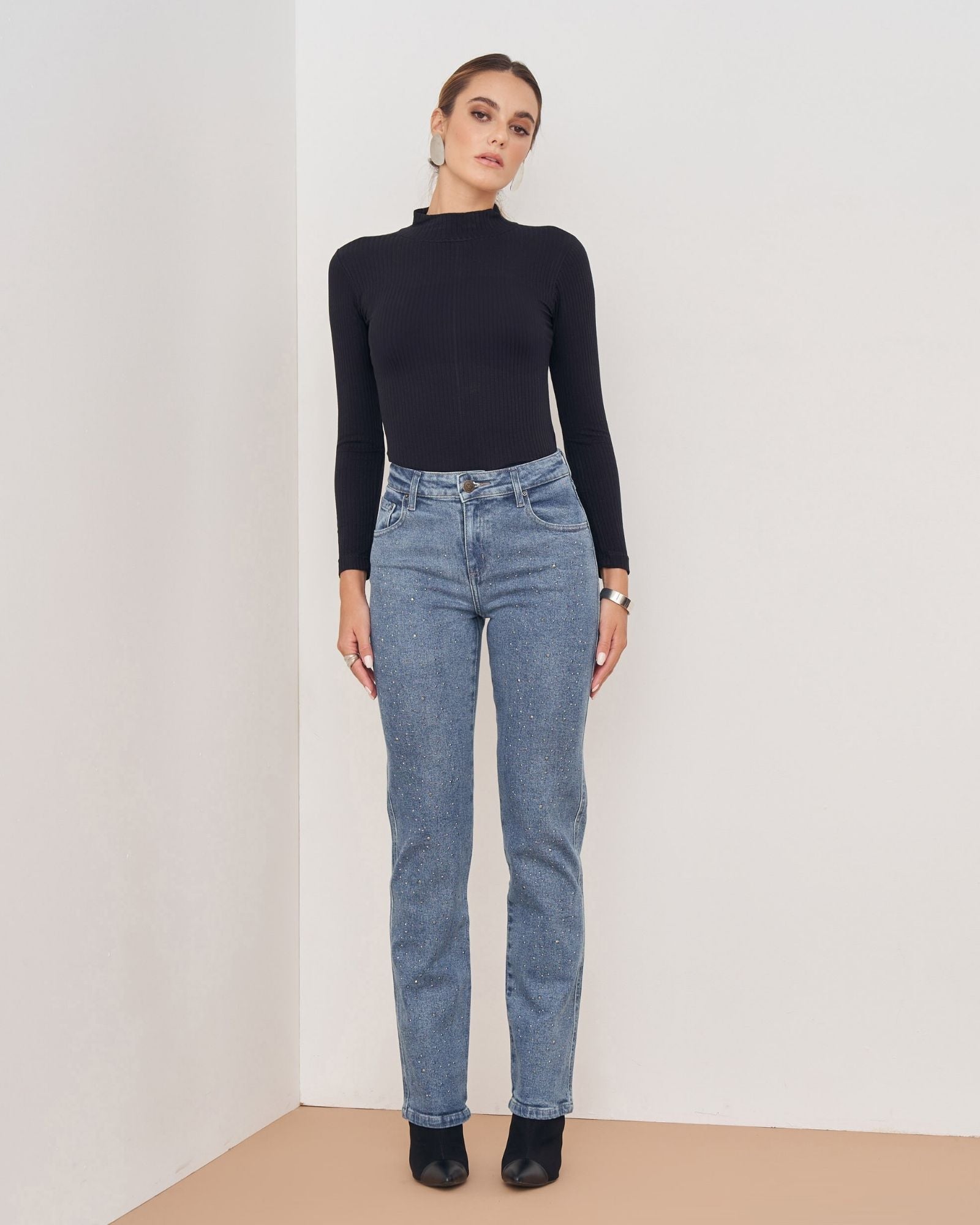 Calça Reta Jeans com Strass Frontal