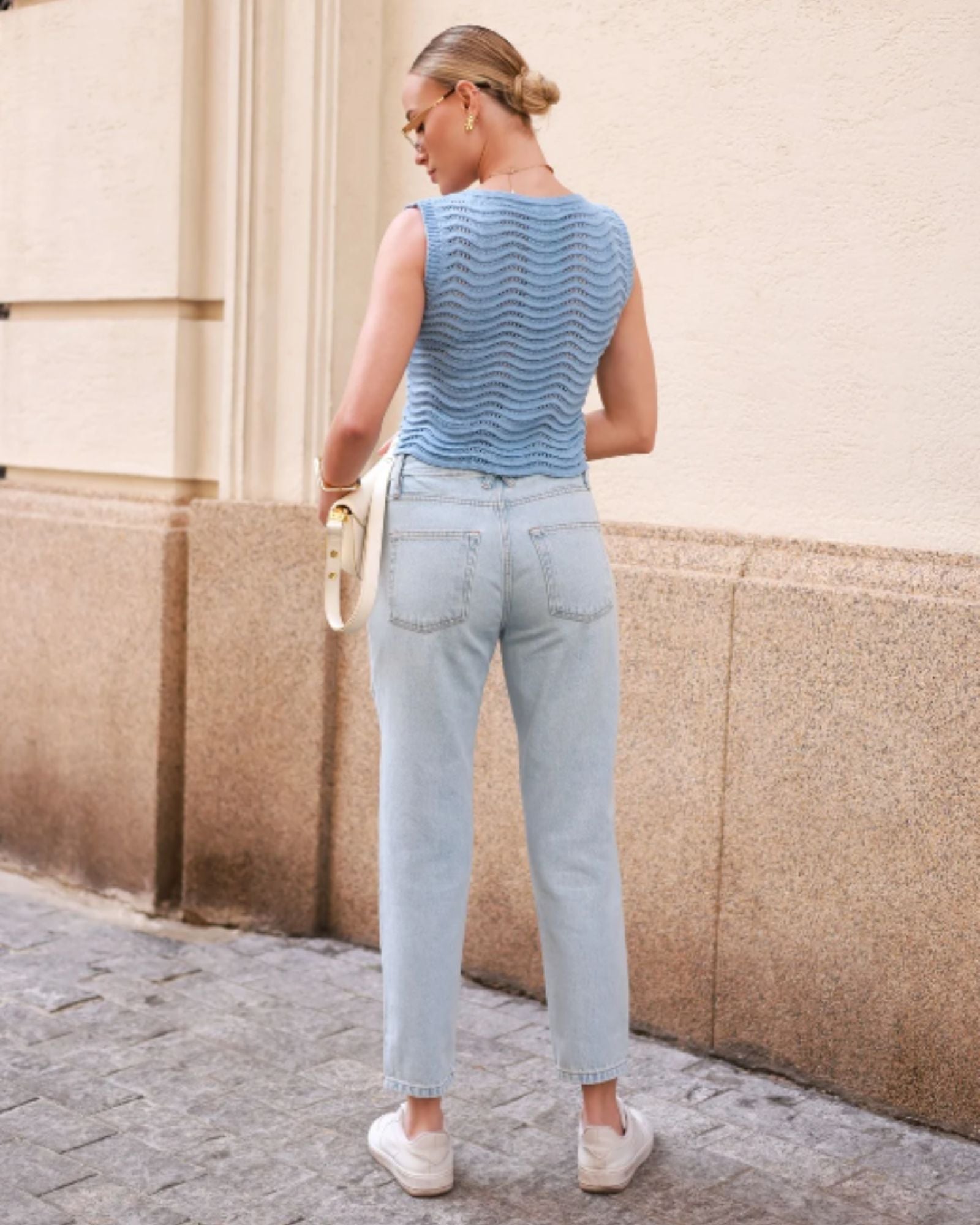Calça Mom Jeans com Passante em X