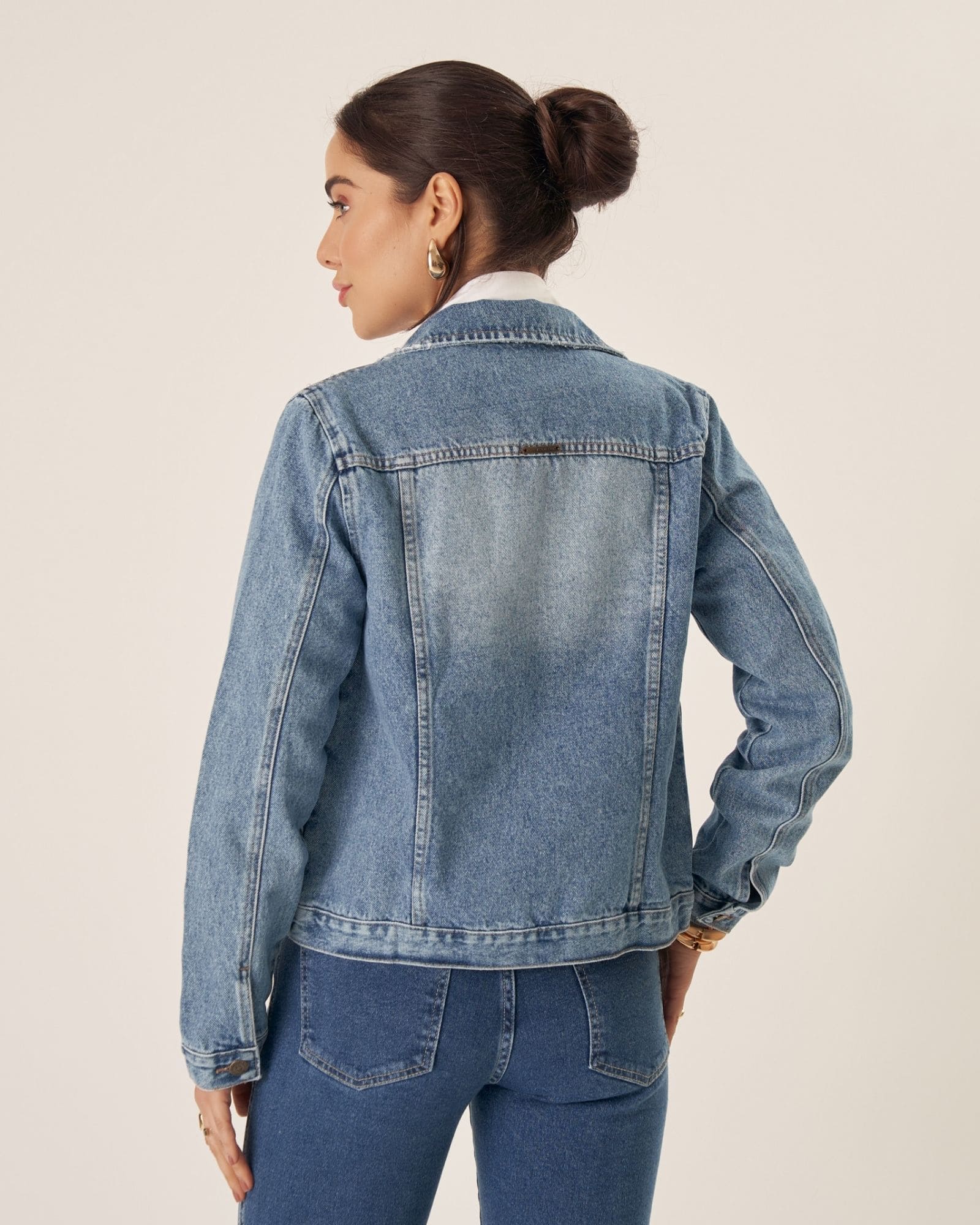 Jaqueta Jeans Tradicional com Pérolas