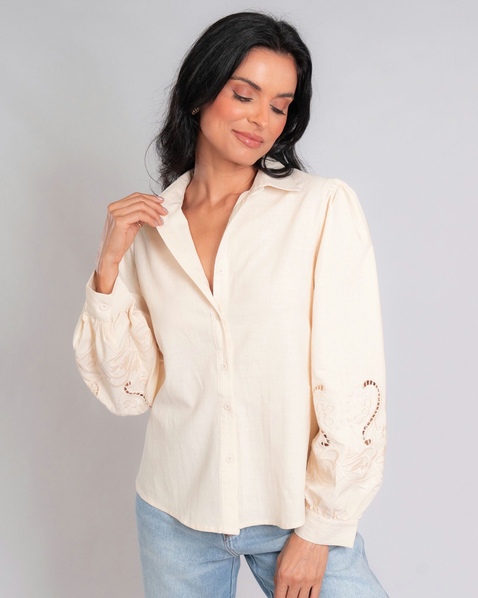 Camisa Tricoline com Manga Longa Bordada