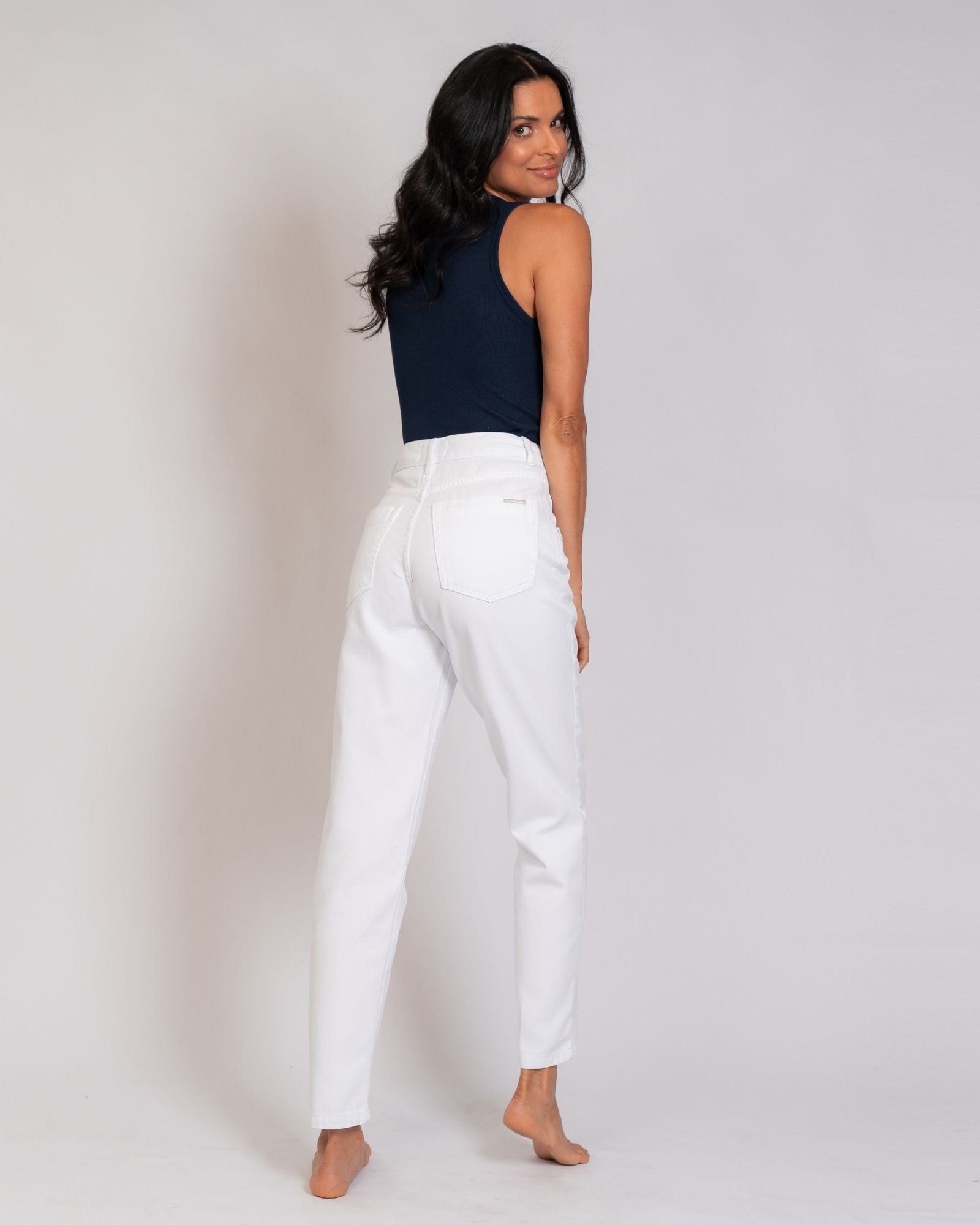 Calça em Sarja com Modelagem Diferenciada