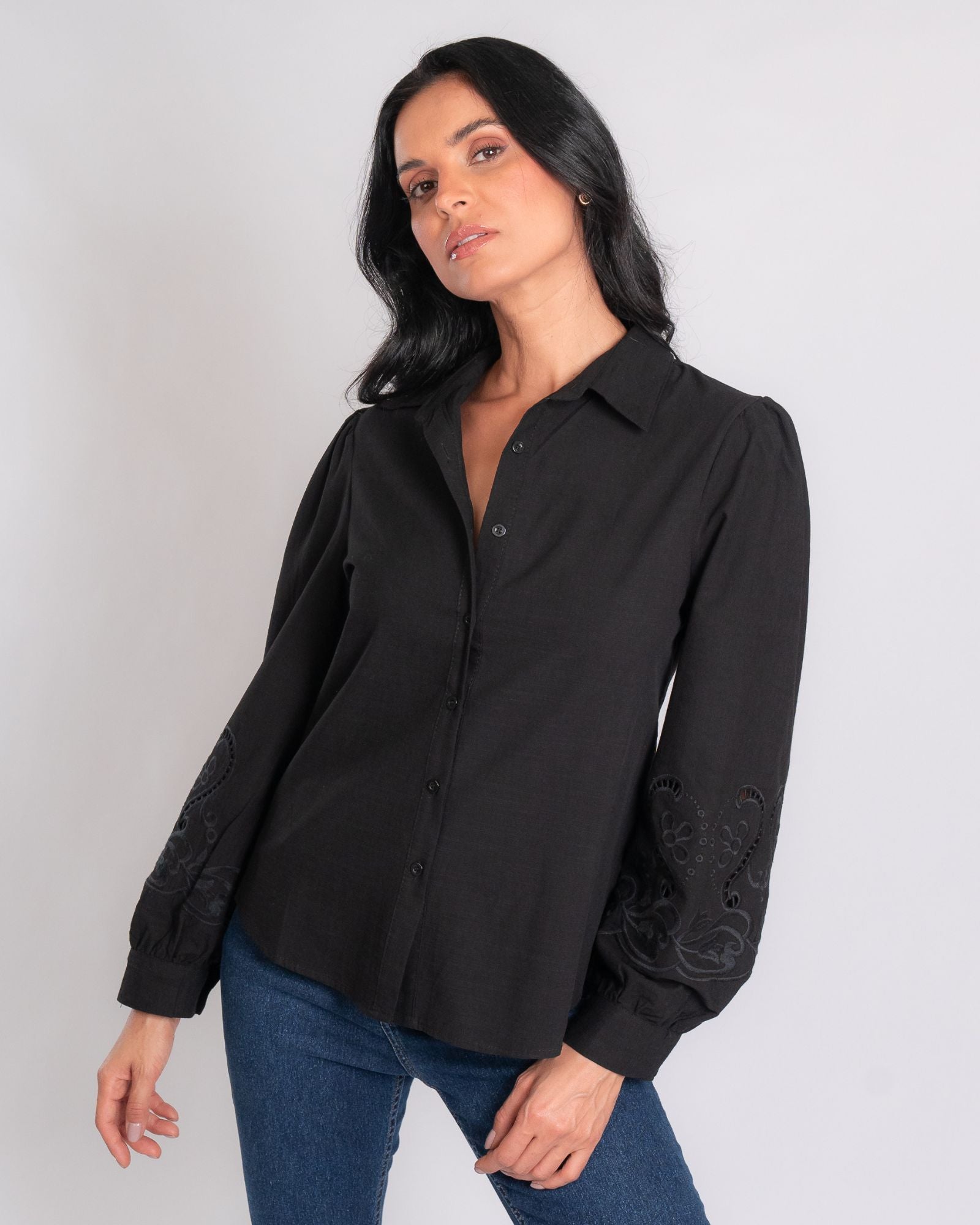 Camisa Tricoline com Manga Longa Bordada
