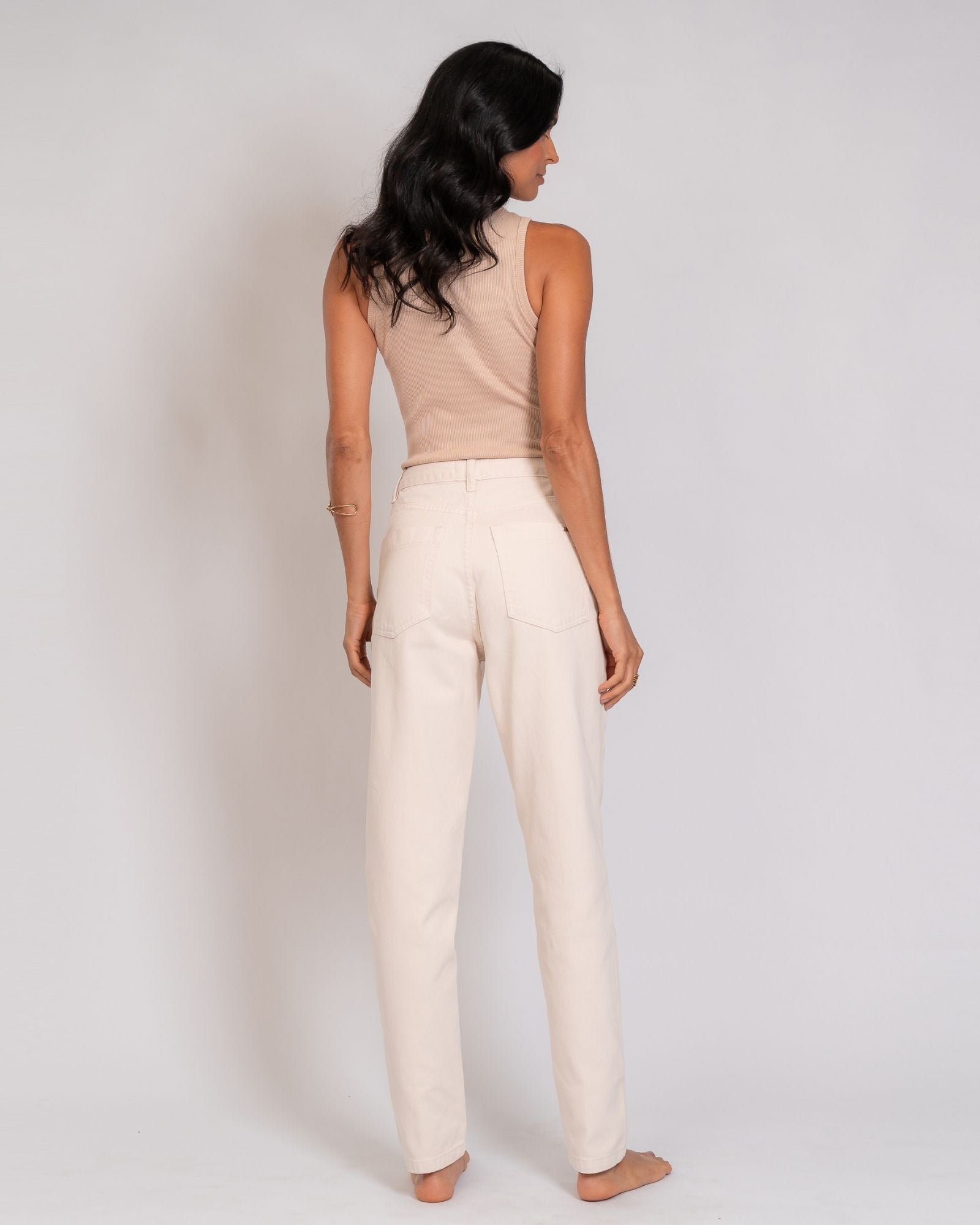 Calça em Sarja com Modelagem Diferenciada