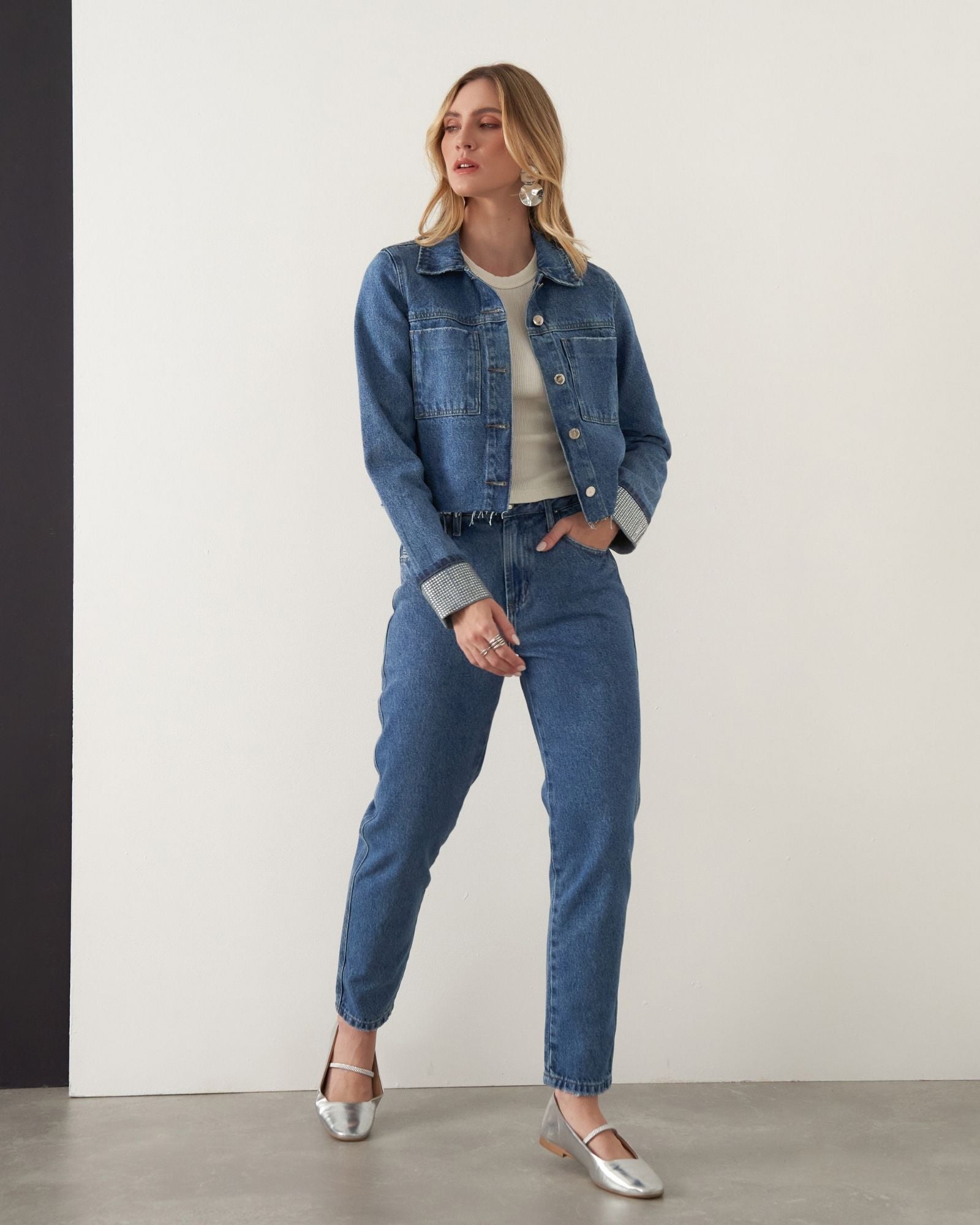 Calça Mom Jeans com Strass