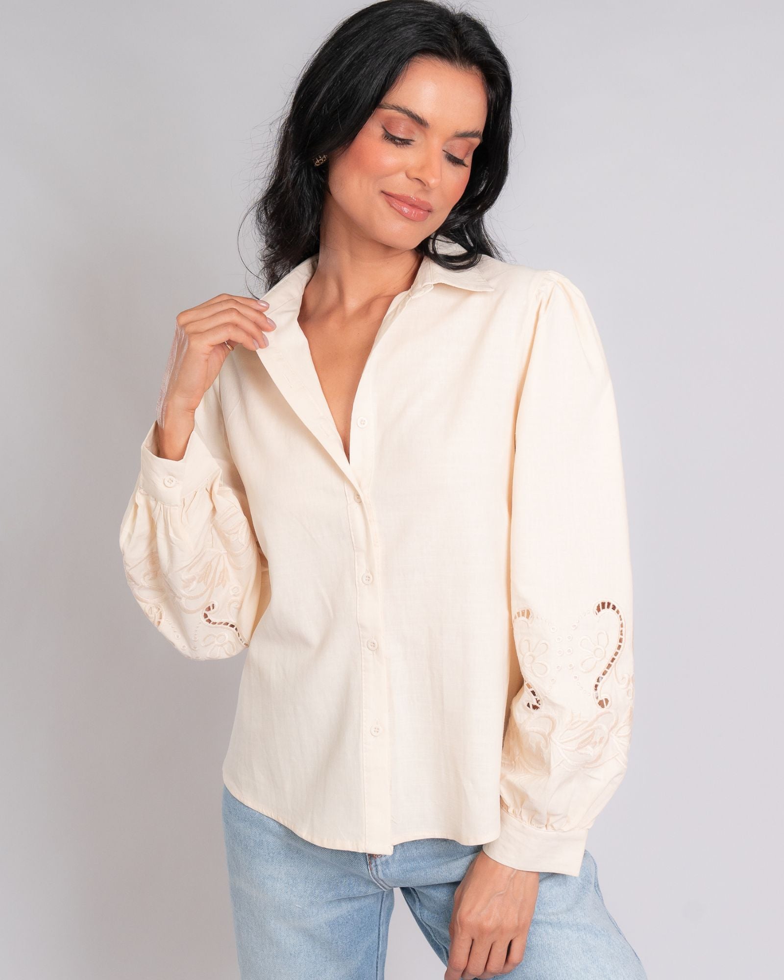 Camisa Tricoline com Manga Longa Bordada