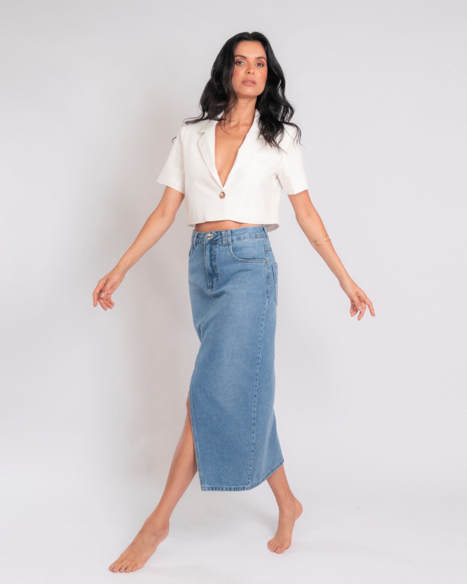 Saia Jeans Midi com Fenda Frontal
